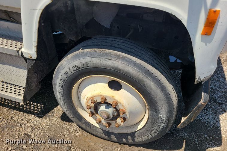 image for item MG9608 1992 Ford L9000  semi truck