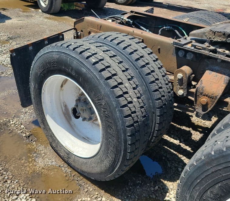 image for item MG9608 1992 Ford L9000  semi truck