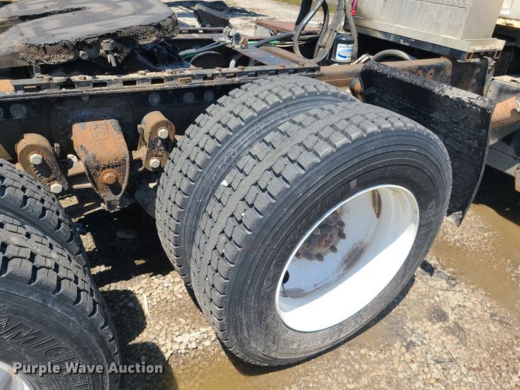 image for item MG9608 1992 Ford L9000  semi truck