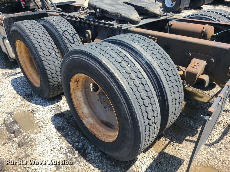 image for item MG9608 1992 Ford L9000  semi truck