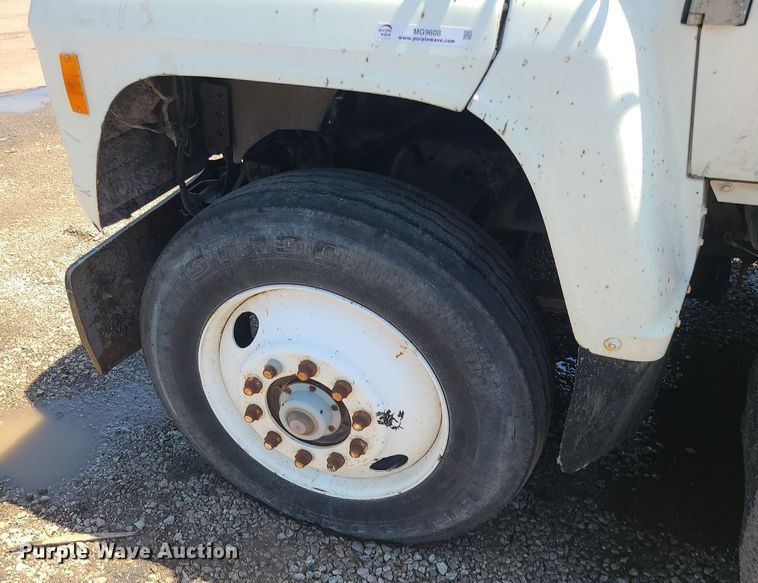 image for item MG9608 1992 Ford L9000  semi truck