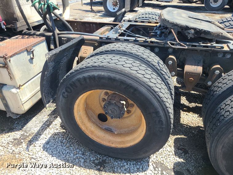 image for item MG9608 1992 Ford L9000  semi truck