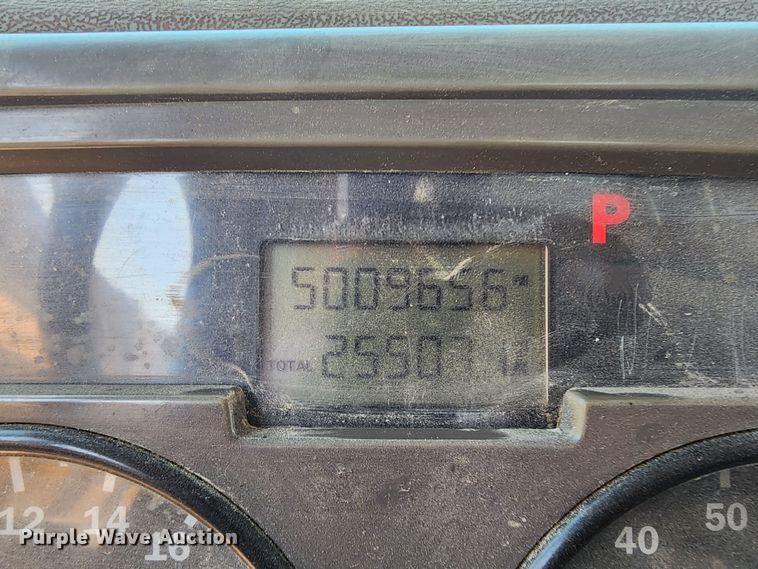 image for item MG9610 2002 Mack CV713  semi truck