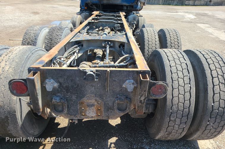 image for item MG9610 2002 Mack CV713  semi truck