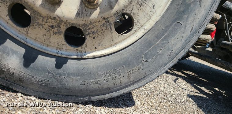 image for item MG9610 2002 Mack CV713  semi truck