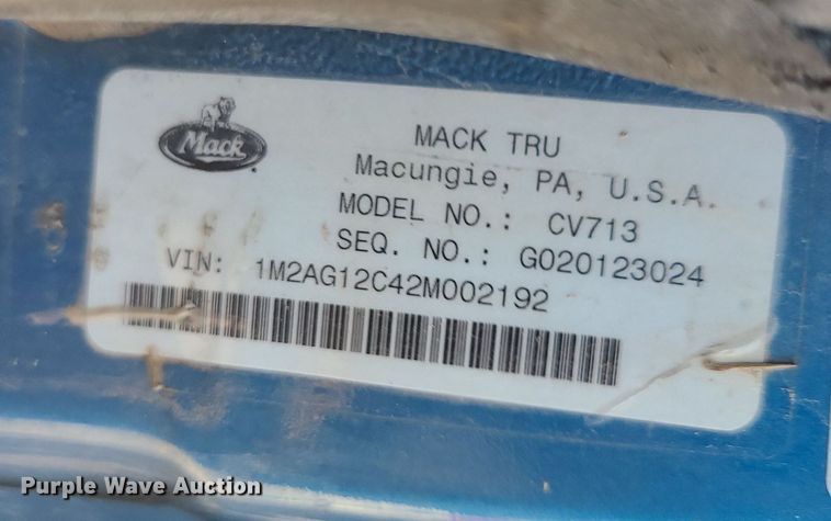 image for item MG9610 2002 Mack CV713  semi truck