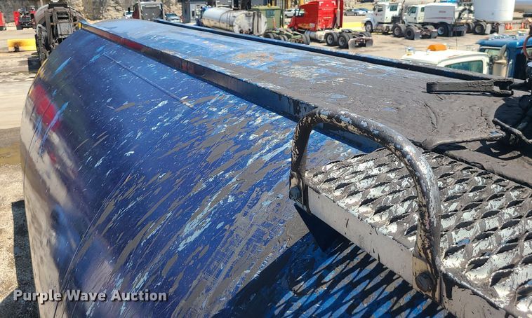 image for item MG9611 2011 LBT Inc HEB-HA2-J600X1  tank trailer