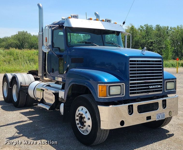 image for item MG9613 2014 Mack CHU613  semi truck