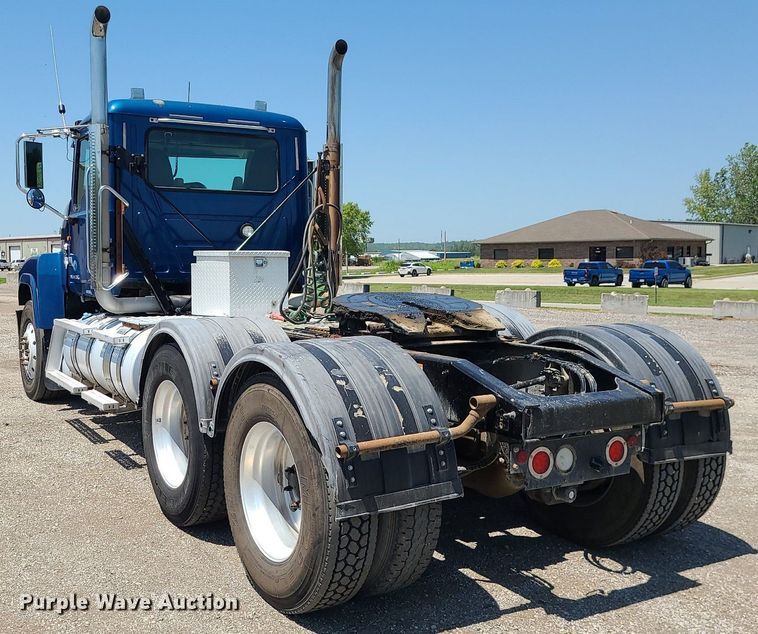 image for item MG9613 2014 Mack CHU613  semi truck