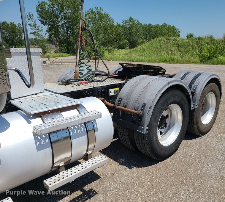 image for item MG9613 2014 Mack CHU613  semi truck