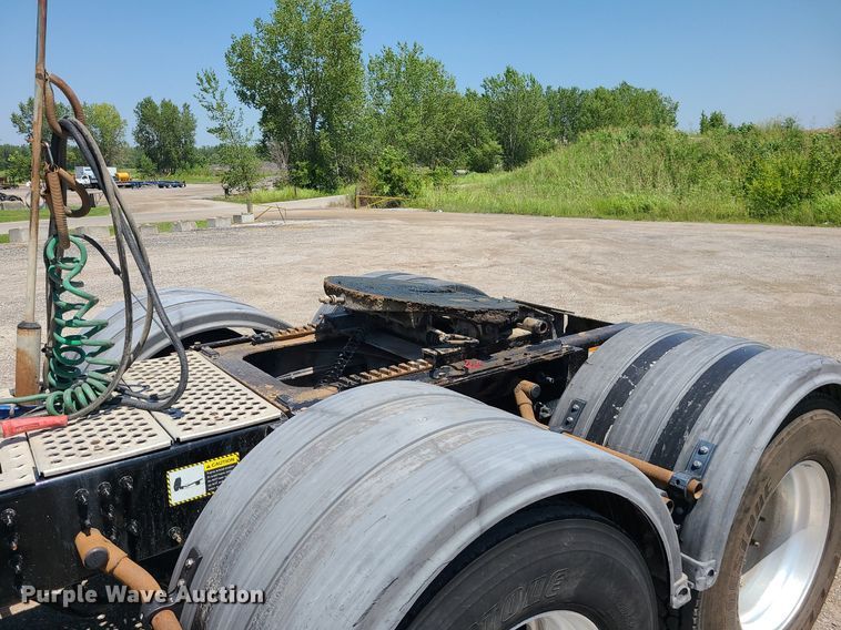 image for item MG9613 2014 Mack CHU613  semi truck