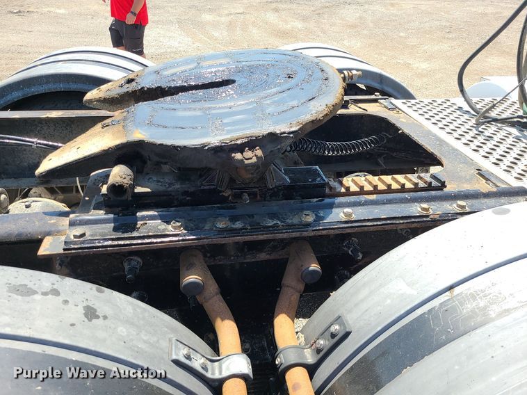 image for item MG9613 2014 Mack CHU613  semi truck