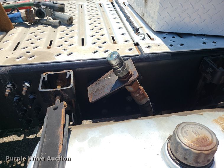 image for item MG9613 2014 Mack CHU613  semi truck