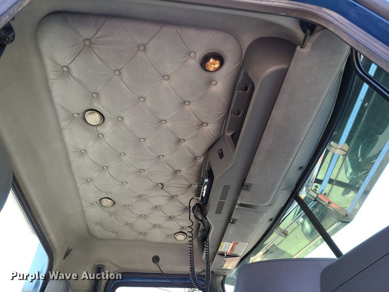 image for item MG9613 2014 Mack CHU613  semi truck