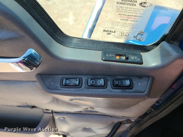 image for item MG9613 2014 Mack CHU613  semi truck