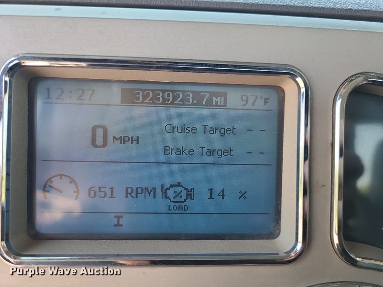 image for item MG9613 2014 Mack CHU613  semi truck