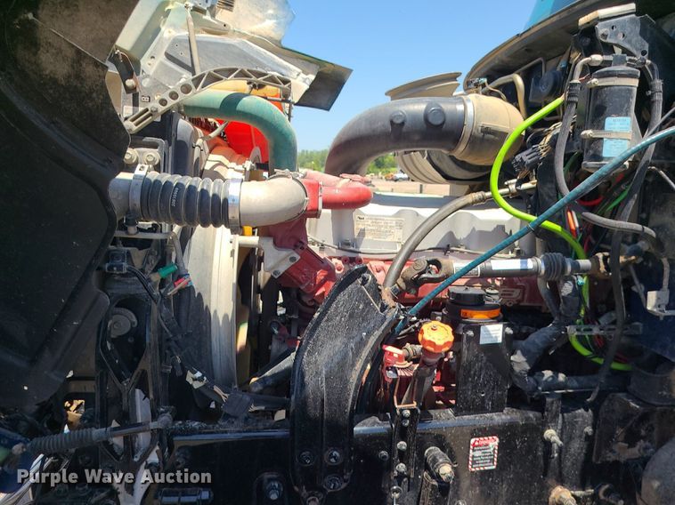 image for item MG9613 2014 Mack CHU613  semi truck