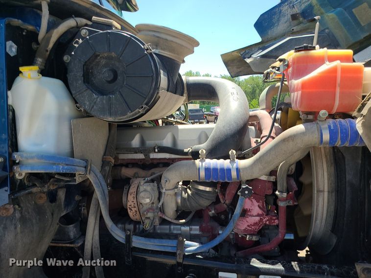 image for item MG9613 2014 Mack CHU613  semi truck