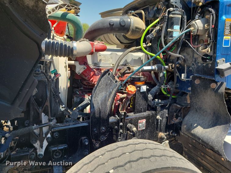 image for item MG9613 2014 Mack CHU613  semi truck