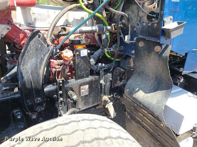 image for item MG9613 2014 Mack CHU613  semi truck