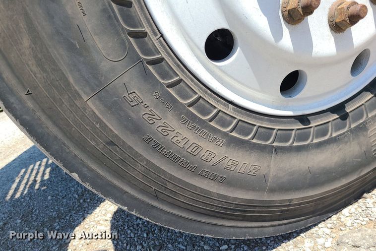 image for item MG9613 2014 Mack CHU613  semi truck