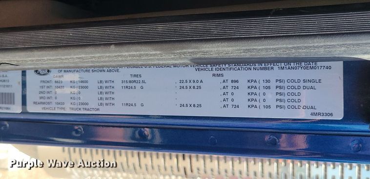 image for item MG9613 2014 Mack CHU613  semi truck