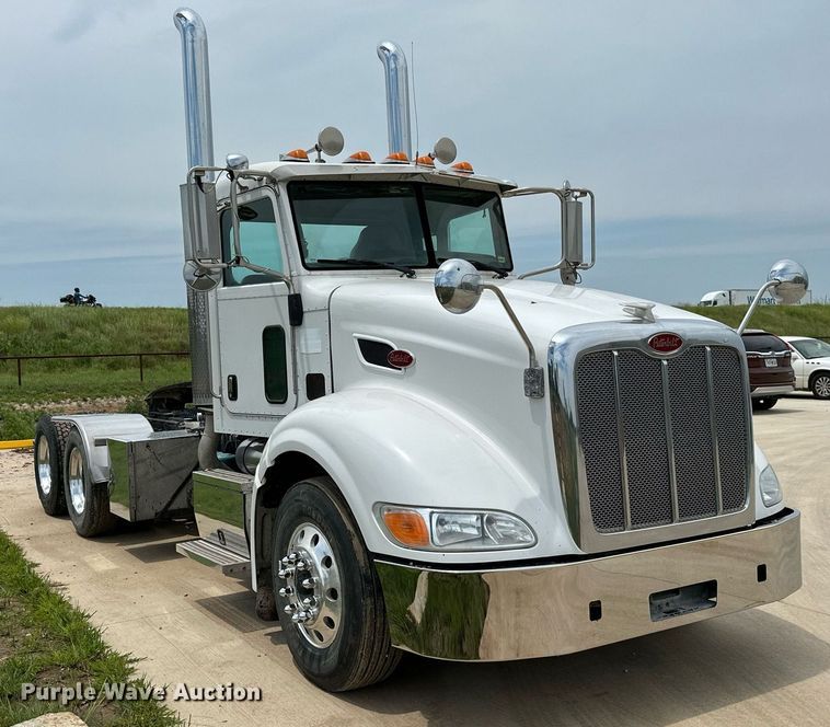 image for item ML9069 2010 Peterbilt 386  semi truck