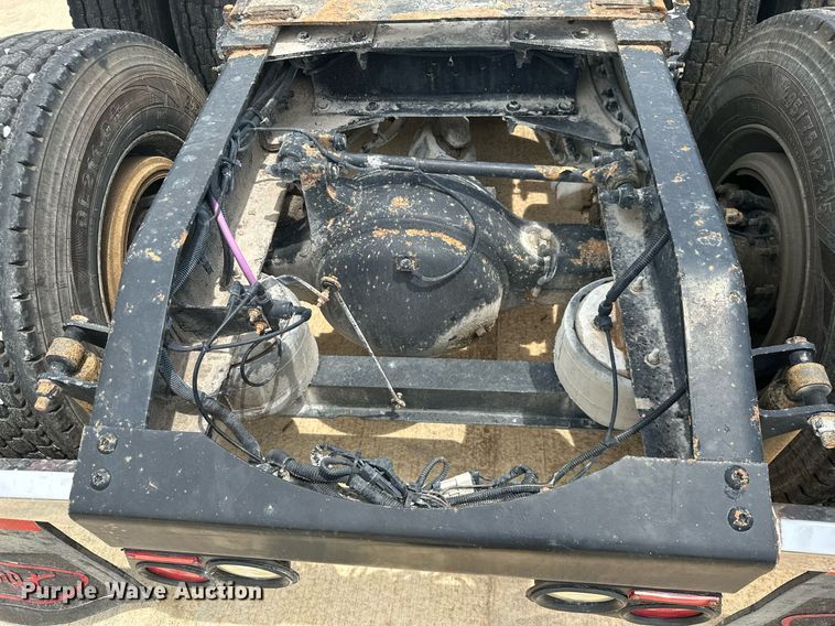 image for item ML9069 2010 Peterbilt 386  semi truck