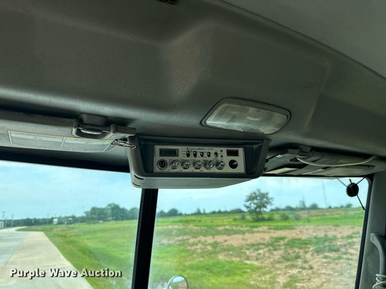 image for item ML9069 2010 Peterbilt 386  semi truck