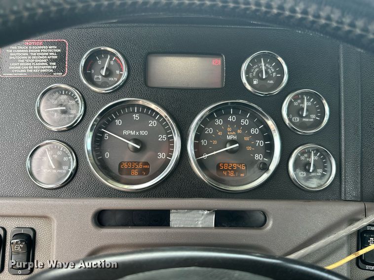 image for item ML9069 2010 Peterbilt 386  semi truck