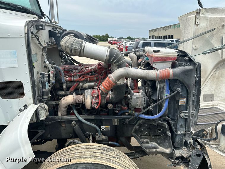 image for item ML9069 2010 Peterbilt 386  semi truck