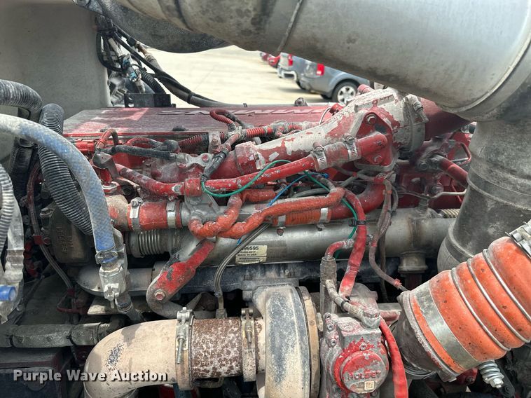 image for item ML9069 2010 Peterbilt 386  semi truck