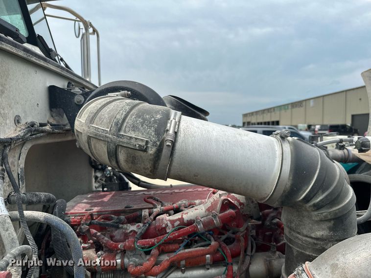 image for item ML9069 2010 Peterbilt 386  semi truck