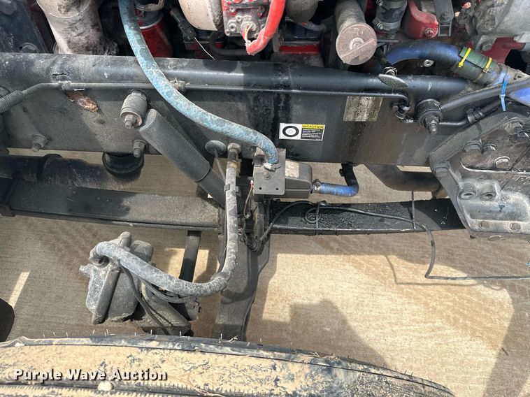 image for item ML9069 2010 Peterbilt 386  semi truck