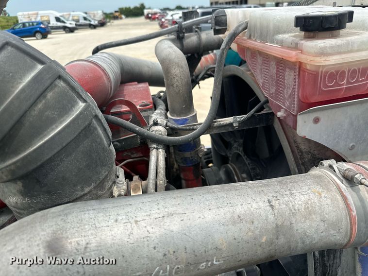 image for item ML9069 2010 Peterbilt 386  semi truck