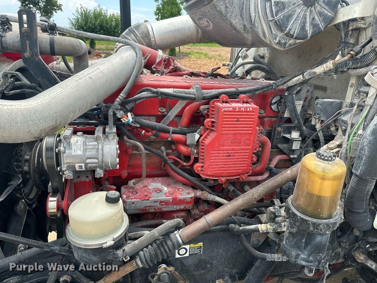 image for item ML9069 2010 Peterbilt 386  semi truck