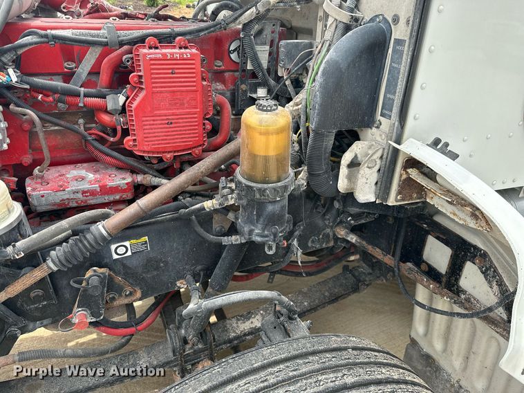 image for item ML9069 2010 Peterbilt 386  semi truck