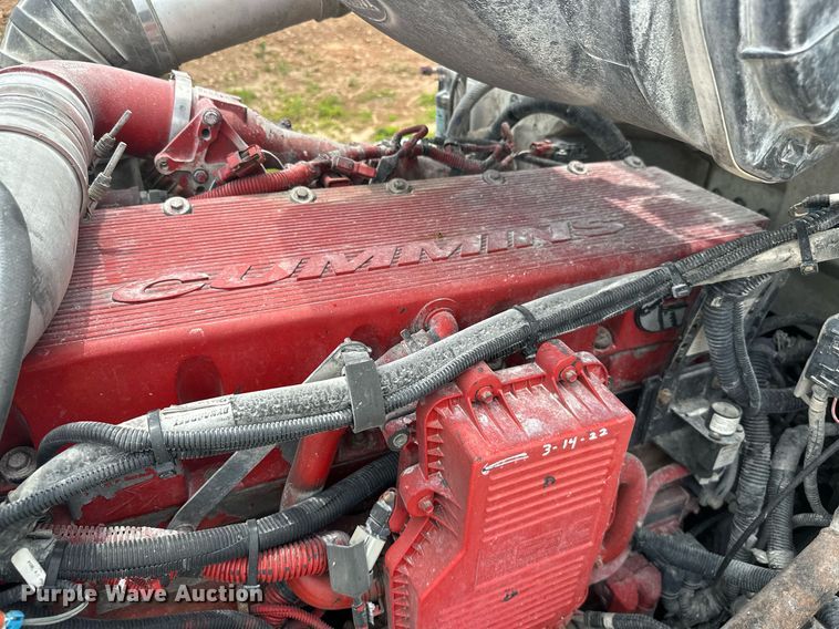 image for item ML9069 2010 Peterbilt 386  semi truck