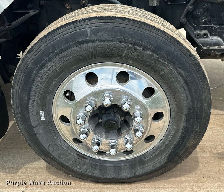 image for item ML9069 2010 Peterbilt 386  semi truck