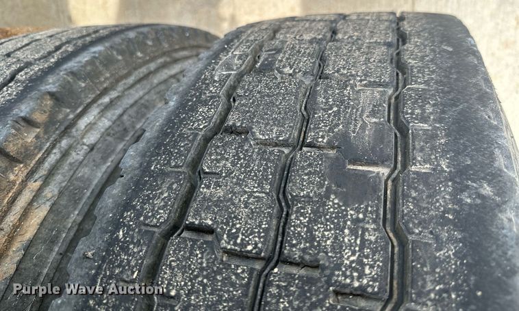 image for item ML9069 2010 Peterbilt 386  semi truck