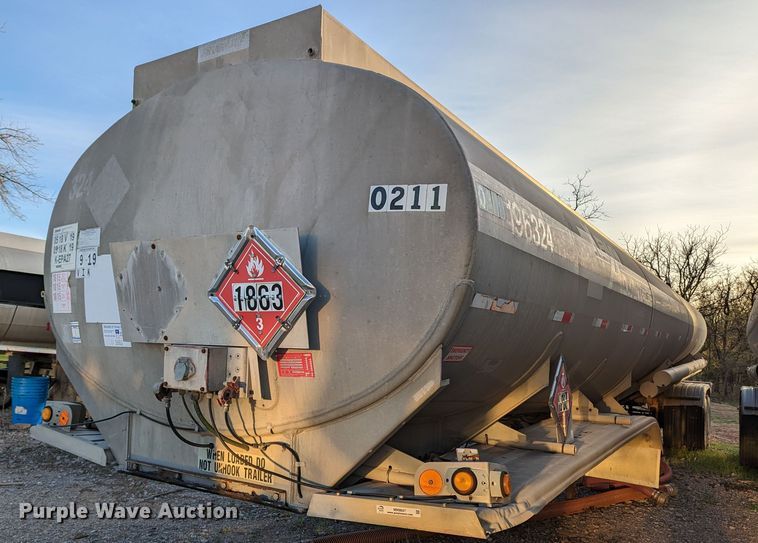 image for item MN9847 1983 Fruehauf TAG-R2-EDT-9250  tank trailer