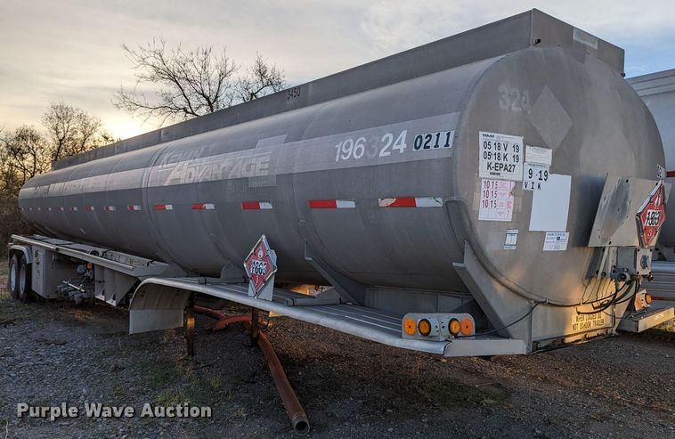 image for item MN9847 1983 Fruehauf TAG-R2-EDT-9250  tank trailer