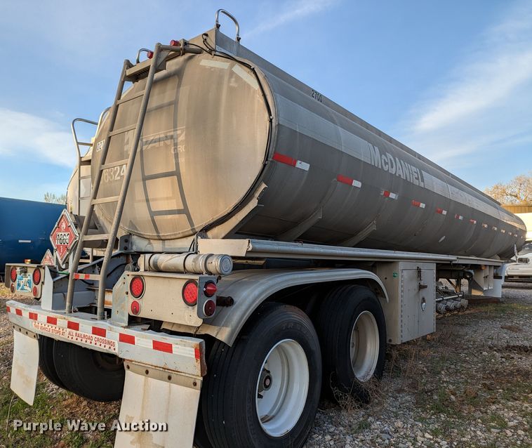 image for item MN9847 1983 Fruehauf TAG-R2-EDT-9250  tank trailer