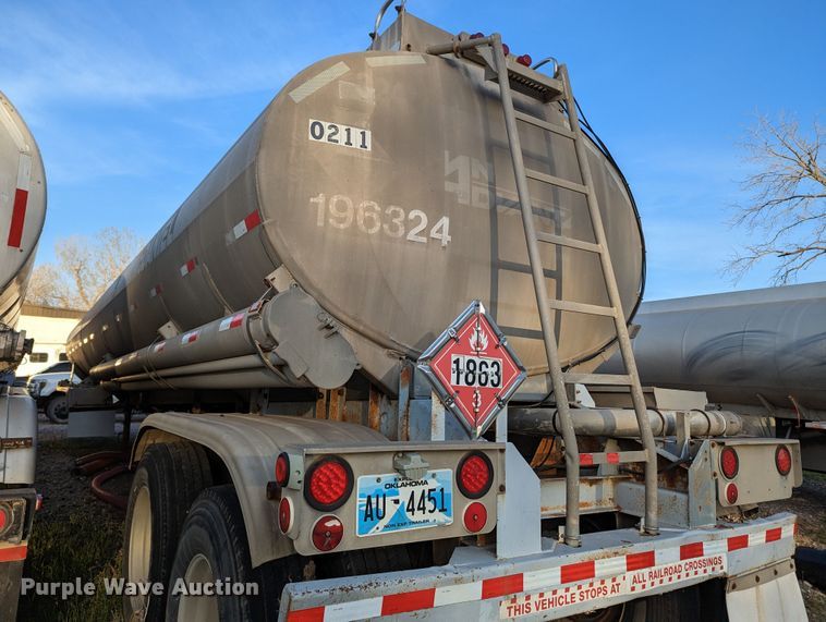 image for item MN9847 1983 Fruehauf TAG-R2-EDT-9250  tank trailer