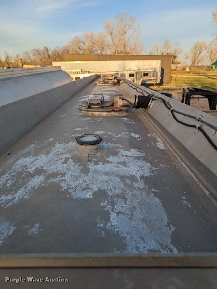 image for item MN9847 1983 Fruehauf TAG-R2-EDT-9250  tank trailer