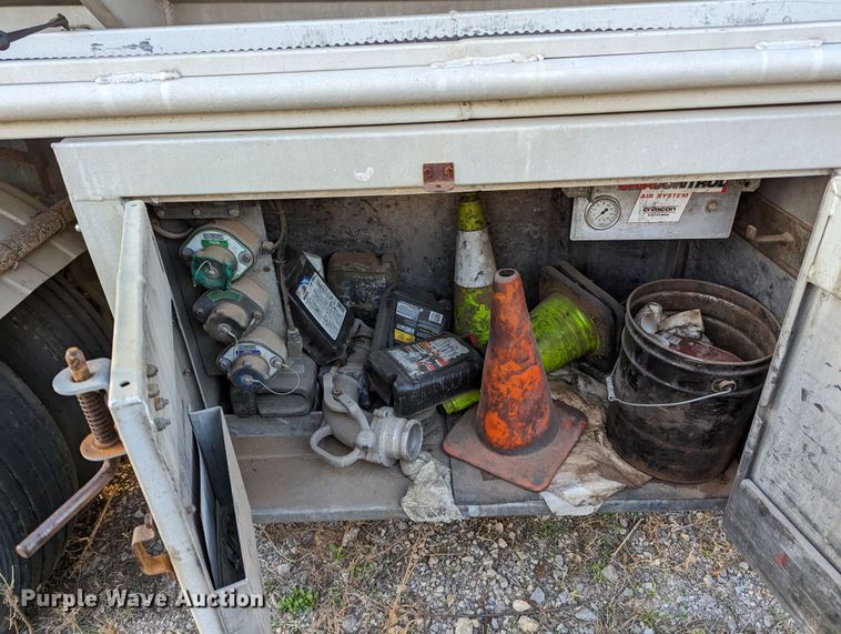 image for item MN9847 1983 Fruehauf TAG-R2-EDT-9250  tank trailer