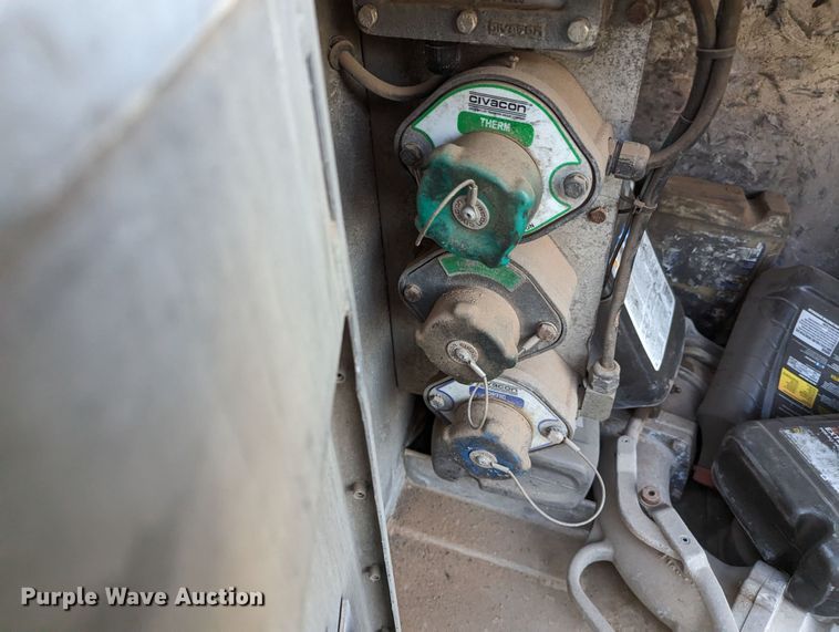 image for item MN9847 1983 Fruehauf TAG-R2-EDT-9250  tank trailer