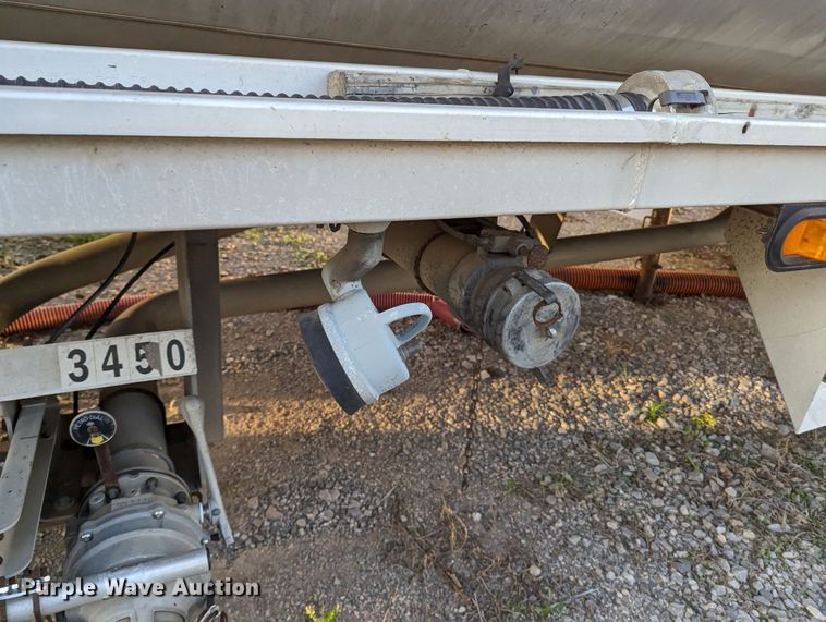 image for item MN9847 1983 Fruehauf TAG-R2-EDT-9250  tank trailer
