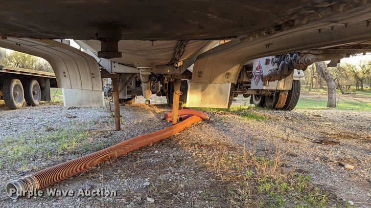 image for item MN9847 1983 Fruehauf TAG-R2-EDT-9250  tank trailer