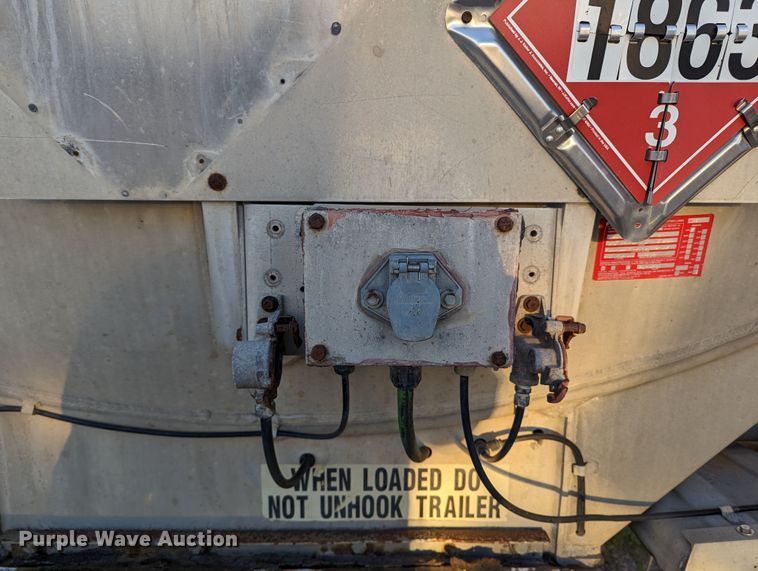 image for item MN9847 1983 Fruehauf TAG-R2-EDT-9250  tank trailer